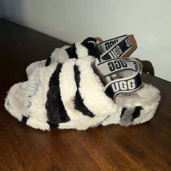 UGG Shoes - UGG FLUFF YEAH SLIDE CALI COLLAGE WOMEN SANDAL BLACK /GREY US 8 /UK 6 /EU 39